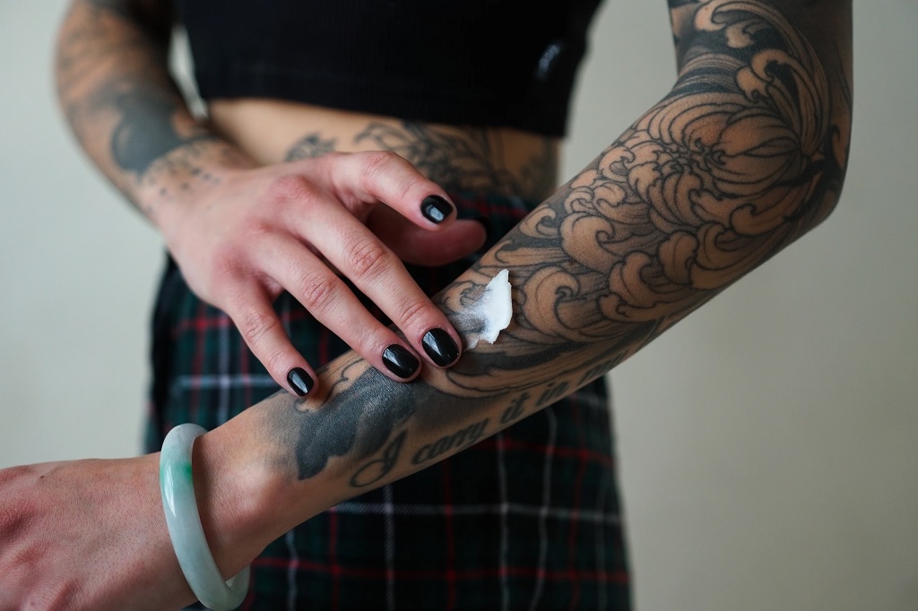 How to Minimize Pain While Getting a Tattoo